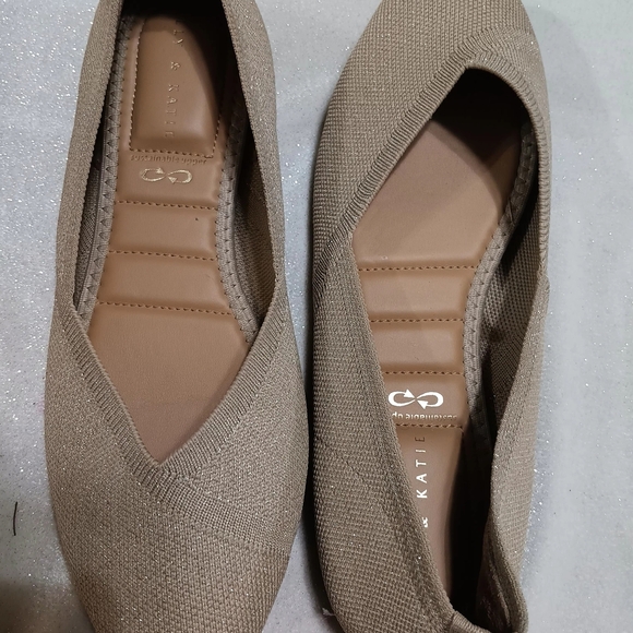 Chic Taupe Flats by - Picture 3 of 8